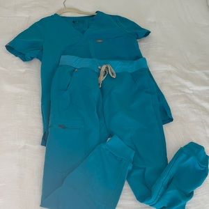 Preowned Figs set in teal